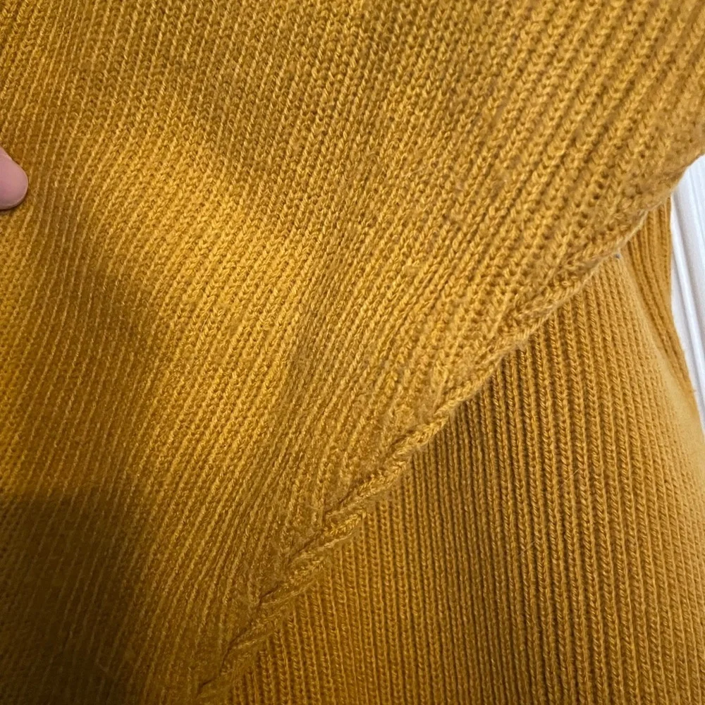 Ghansham Oswal Women's Scalloped Knit Cardigan in Mustard size M/L - Picture 7 of 7